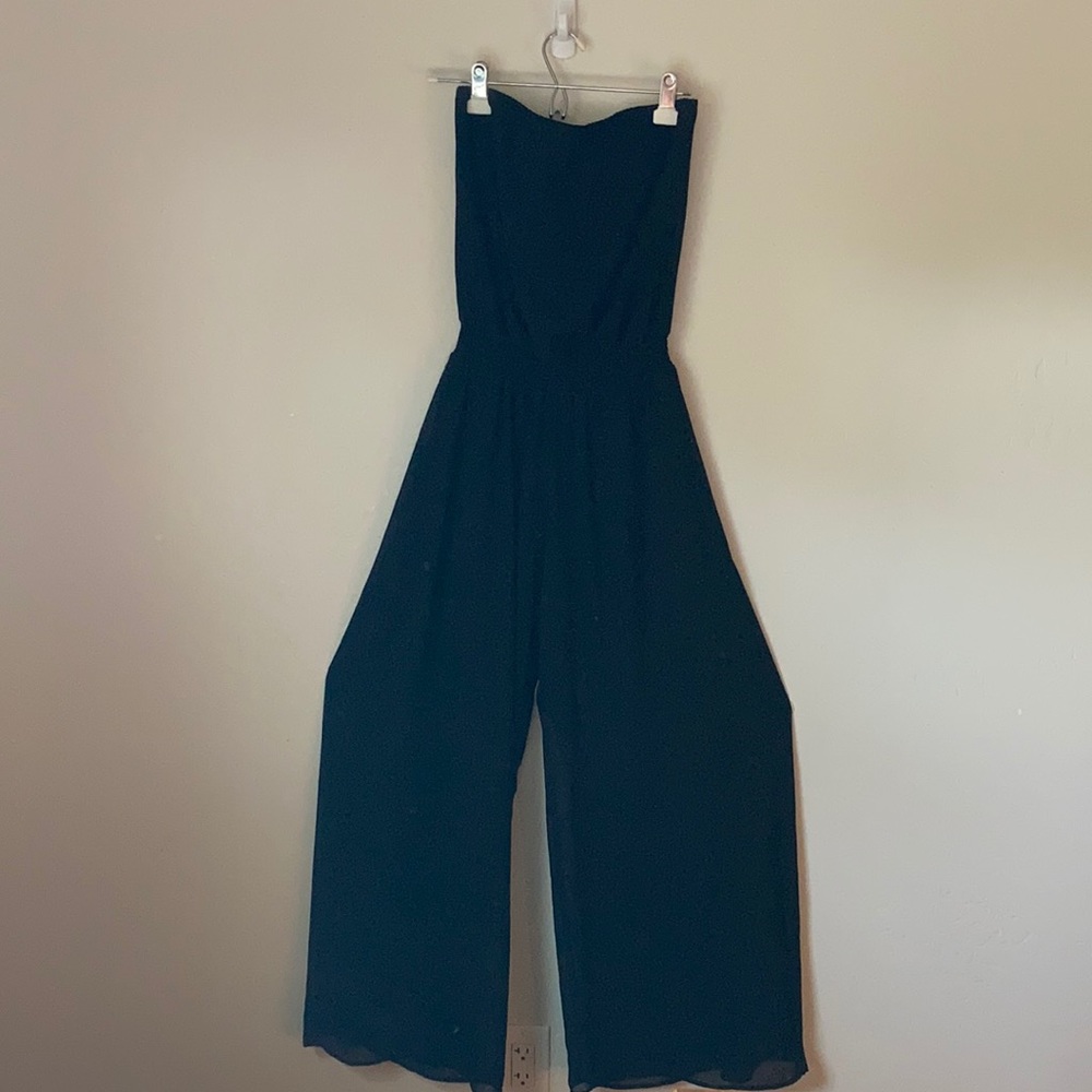 Super cute black jumpsuit !!!